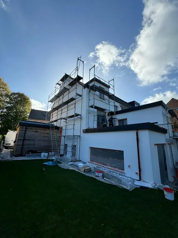 La maison terminée vue du fond du jardin