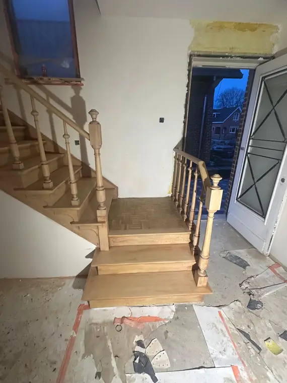 Escalier traité, vu depuis l'entrée