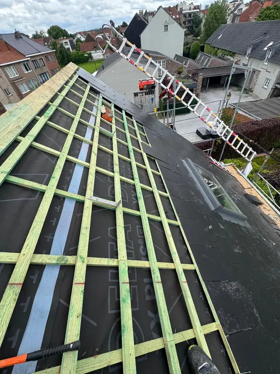 Lattage neuf sur toute la longueur du versant